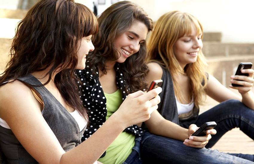 jio, vodafone, vodafone offers, vodafone recharge offers, jio offers, jio phone, jio phone offer, jio recharge offers, jio recharge, jio offer, vodafone offer, vodafone talktime offer, jio talktime offer, vodafone phone offer, vodafone latest news, jio news updates, smartphone news updates in hindi