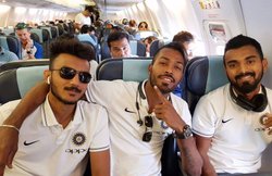 IND vs AUS: फ्लाइट में कैसे मस्‍ती करती है टीम इंडिया, देखें पंड्या और राहुल की रनिंग कमेंट्री