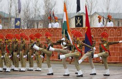 BSF में 10वीं पास वालों के लिए बम्पर वैकेंसी, 1074 पदों पर होनी है भर्ती, यहां जानें सभी महत्वपूर्ण बातें