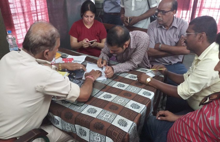 शिकायतकर्ता ने रायपुर जीआरपी में शिकायत दर्ज कराई। इस मामले में एक वेंडर को गिरफ्तार किया गया है। (IANS)