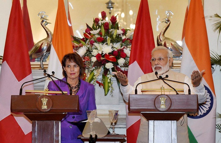 प्रधानमंत्री नरेंद्र मोदी के साथ स्विट्जरलैंड की राष्ट्रपति डोरिस लियुथार्ड। (फोटो : पीटीआई)