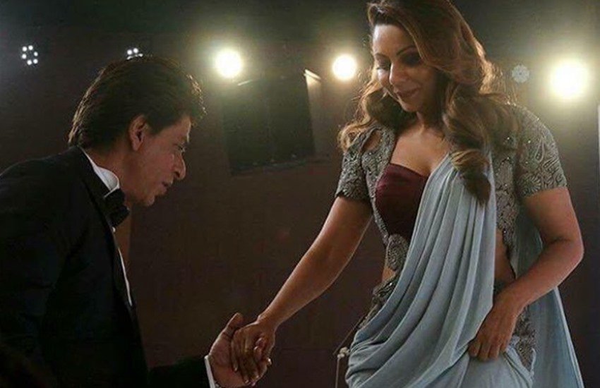 जानकारी के मुताबिक आर्यन की इस जैकेट की कीमत 88 हजार 755 रुपए है। क्या आप कल्पना कर सकते हैं कि इतने महंगे कपड़े पहनने वाले शाहरुख के बच्चों की पॉकेट मनी कितनी होती होगी?