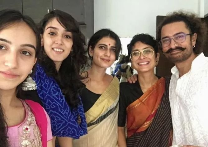 फिल्म 'ठग्स ऑफ हिंदोस्तान' में दंगल के बाद एक बार फिर दोनों बड़े पर्दे पर नजर आएंगी। फिल्म में अमिताभ बच्चन, कैटरीना कैफ भी अहम रोल में दिखाई देंगे।