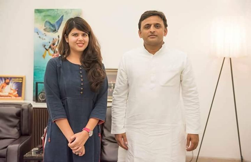 अखिलेश यादव के साथ पंखुड़ी पाठक। फाइल फोटो