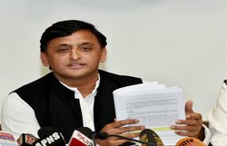 मेट्रो उद्घाटन पर अखिलेश का तंज: काम किसी और का, फीता काटे कोई और, लोग बोले- राम राम जपना पराया काम अपना