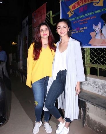Soni Razdan and Mahesh Bhatt, mahesh bhatt with kiran bhatt, mahesh bhatt with parveen boby, mahesh bhatt with alia and shaheen, Puja bhatt, Rahul Bhatt, Shaheen Bhatt, Shaheen Bhatt Filmmaking, Mahesh Bhatt daughter shaheen, shaheen bhatt photos,