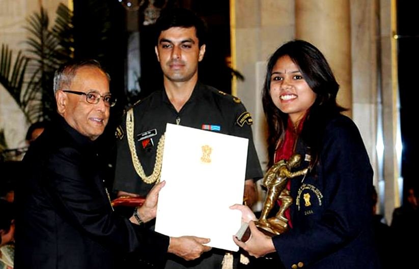 उन्हें साल 2011 का तेनजिंग नोर्गे राष्ट्रीय साहसिक पुरस्कार से सम्मानित किया गया था।