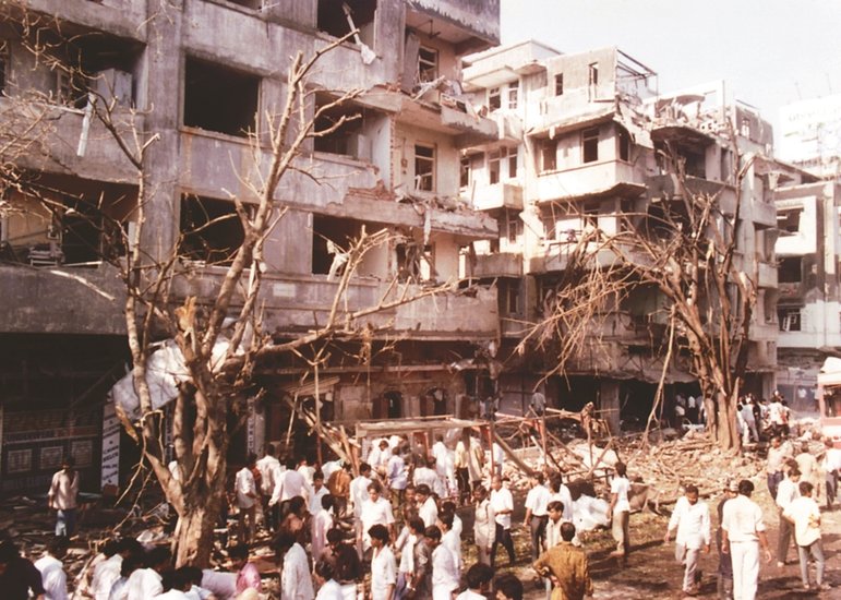 Mumbai Blast 1993 Case: धमाके में तबाह हुई मुंबई की एक और तस्वीर (Source: Express Archives)