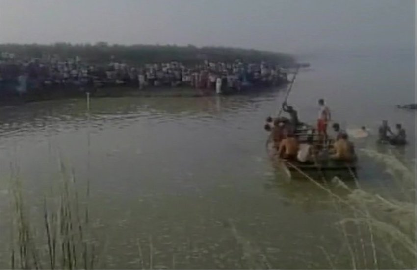 बिहार में पटना और वैशाली जिले के बीच से गुजर रही गंगा नदी और समस्तीपुर जिले से गुजर रही बागमती नदी में डूबने से 12 लोगों की मौत हो गयी तथा तीन अन्य व्यक्ति लापता बताए जा रहे हैं । (फाइल फोटो)