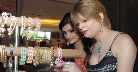 Bobby Darling, Pakhi Sharma, Bobby Darling Pakhi Sharma, Ramnik Sharma, Bobby Darling Ramnik Sharma, Bobby Darling husband name, Bobby Darling Domestic Violence, hindi news, entertainment, jansatta"