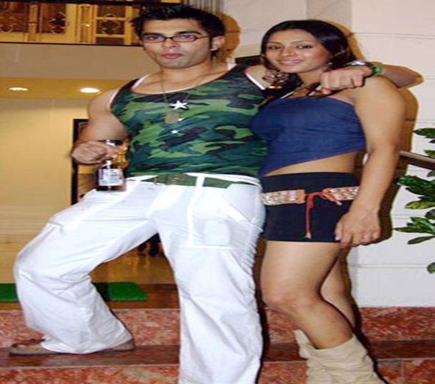 करण सिंह ग्रोवर और बरखा विस्ट भी ने 2004 में सगाई की और 2006 में दोनों अलग हो गए।