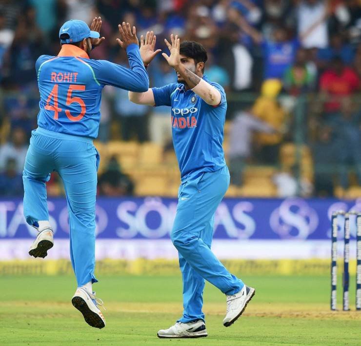 लंबे समय बाद एंट्री करने वाले उमेश यादव ने वनडे करियर में 100 विकेट ले लिए हैं। जो उनके लिए बेहद खुशी की बात है।