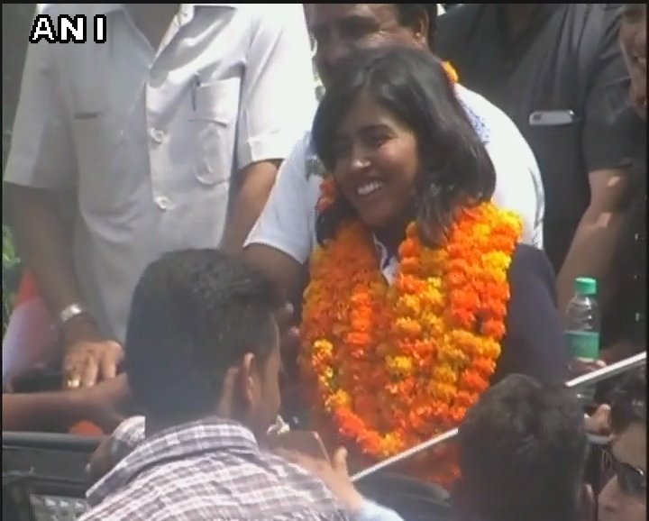 Ekta Bisht, beti bachao beti padhao, PM modi birthday, narandera modi birthday, trivendra singh rawat, पाकिस्तान, देहरादून बदसलूकी, क्रिकेटर, एकता बिष्ट, Ekta Bisht