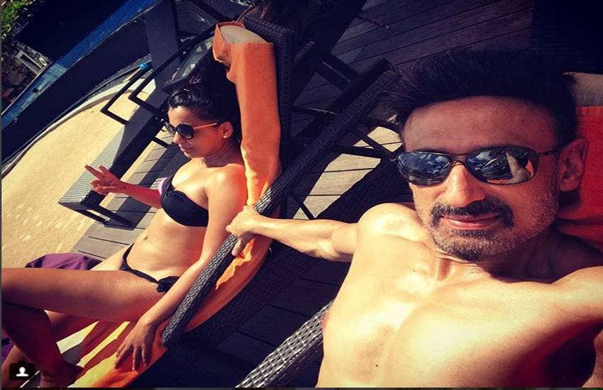 मॉडल और ऐक्टर राहुल देव और ऐक्ट्रेस मुग्धा गोडसे इन दिनों श्रीलंका में अपना हॉलिडे इंजॉय कर रहे हैं। दोनों अपने एक दोस्त की शादी अटेंड करने के लिए वहां पहुंचे है।