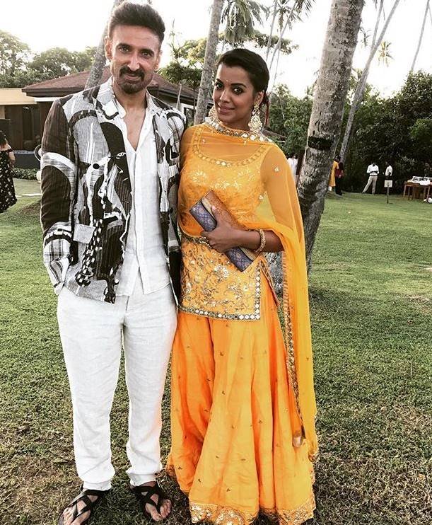 मुग्धा 'फैशन', 'ऑल द बेस्ट', 'गली-गली चोर है', 'सत्याग्रह', 'बेज़ुबान' जैसी फिल्मों में नज़र आ चुकीं वहीं राहुल में कई फिल्मों में खलनायक का किरदार निभा चुके हैं।