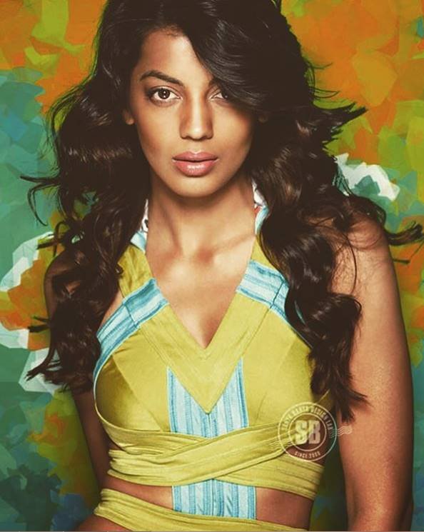 मुग्धा 31 साल की हैं तो वहीं राहुल 48 साल के हैं दोनों के बीच में 17 सालों का फासला है।