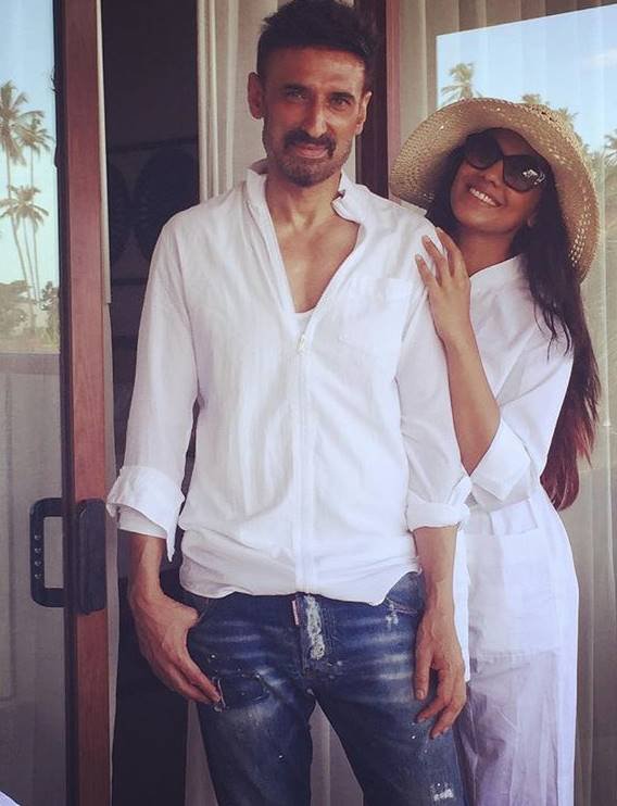 राहुल की पहली पत्नी रीना का कैंसर से साल 2009 में देहांत हो चुका है।