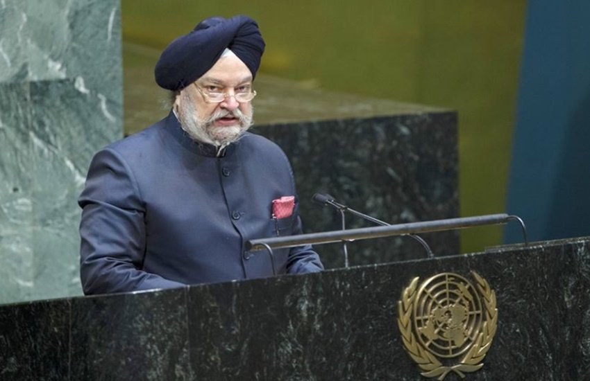 वह कुछ समय तक सेंट स्टीफन कॉलेज में व्याख्याता भी रहे। (Photo Source: Facebook@Hardeepsinghpuri)