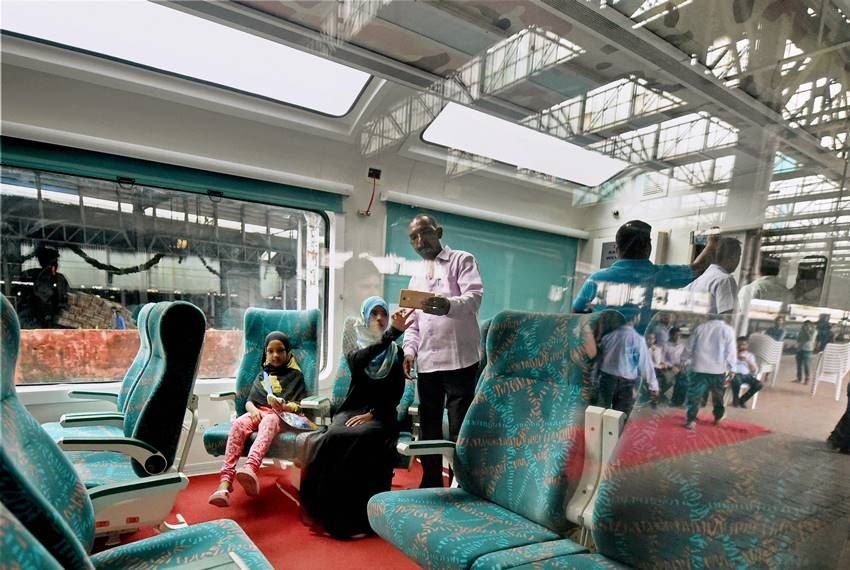 विस्‍टाडोम कोचों को चेन्‍नई की द इंटीग्रल कोच फैक्‍ट्री में बनाया गया है। सुनील उदासी के मुताबिक, इन कोचों का किराया शताब्‍दी एक्‍सप्रेस के एक्‍जीक्‍यूटिव क्‍लास जितना होगा।