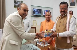 Yogi Adityanath, MLC, MLC Yogi Adityanath, Yogi Adityanath oath, Deputy CM Maurya resign, UP CM Yogi Adityanath resign, Yogi Adityanath resign MP, Keshav Prasad Maurya, member of Parliament, member of the state Legislative Council, Chief Minister Yogi Adityanath, UP Chief Minister Yogi Adityanath, state News, Jansatta
