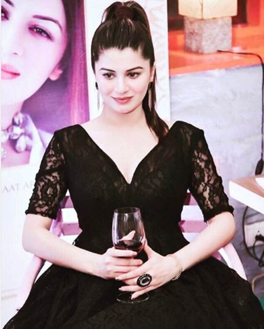 kainaat arora, divya bharti, Late Actress Divya Bharati's Cousin Kainaat Arora, kainaat arora latest photos, kainaat arora hot photos, kainaat arora movies