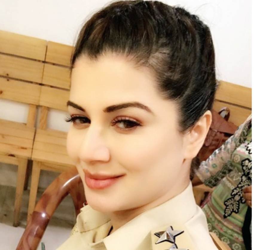 kainaat arora, divya bharti, Late Actress Divya Bharati's Cousin Kainaat Arora, kainaat arora latest photos, kainaat arora hot photos, kainaat arora movies
