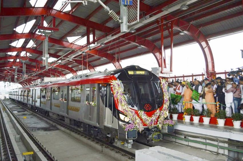 lucknow, lucknow metro, lucknow metro map, lucknow metro route, lucknow metro news, lucknow metro news today, lucknow metro news in hindi, lucknow metro route map, Yogi Adityanath, Yogi Adityanath UP CM, UP CM Yogi Adityanath, Rajnath Singh, Rajnath Singh Latest News in Hindi, Lucknow Metro Latest News in Hindi, Lucknow Metro Today News, Latest News Updates in Hindi