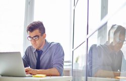 शोधः एक ही जगह ज्यादा देर तक बैठने से होता है जल्दी मरने का खतरा