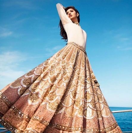Mahira Khan, Mahira Khan Photoshoot, Mahira Khan Divani Couture, Mahira Khan Pics, Mahira Khan Beach Shoot, Raees