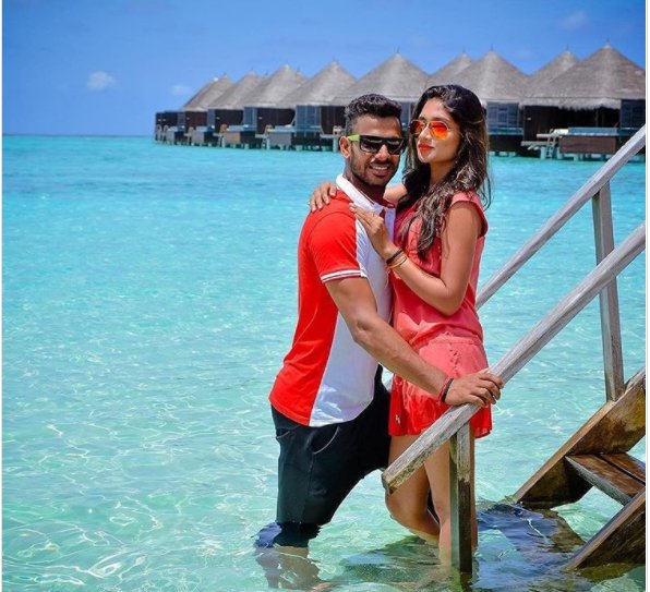 भले ही मनोज टीम इंडिया का हिस्सा न हों, लेकिन वह जमकर लाइफ इन्जॉय कर रहे हैं। सोशल नेटवर्किंग साइट इंस्टाग्राम से तो यही जाहिर हो रहा है। यहां उनकी पत्नी सुष्मिता के साथ कई बेहद खूबसूरत तस्वीरें हैं।