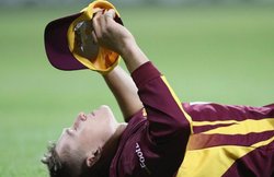 बदले नियम तो ‘फेक फील्डिंग’ पर सजा पाने वाला पहला क्रिकेटर बना यह खिलाड़ी