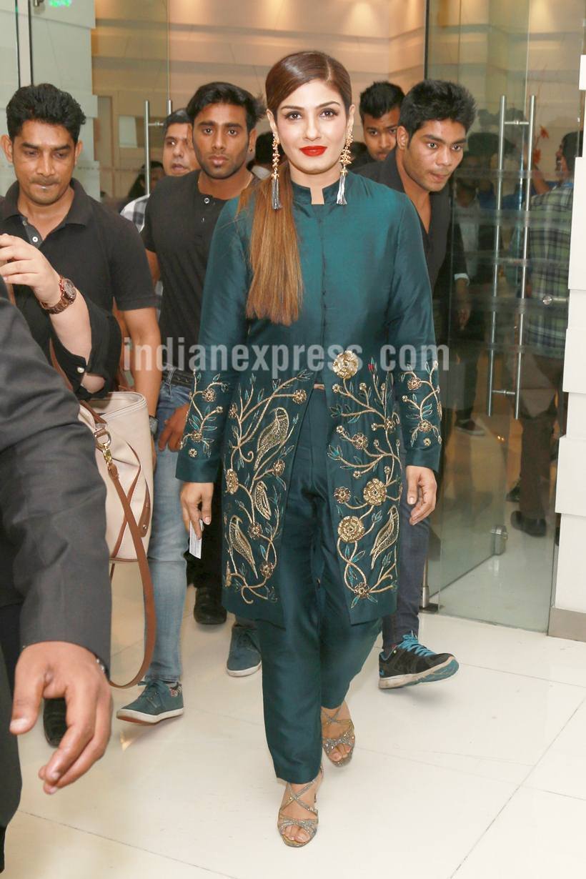 raveena tandon, sanjay dutt, raveena tandon sanjay dutt, raveena tandon sanjay dutt old pics, raveena tandon sanjay dutt throwback pictures, raveena tandon sanjay dutt movies, raveena tandon sanjay dutt films, zamaane se kya darna pics, jeena marna tere sang stills, raveena tandon sanjay dutt old stills, raveena tandon sanjay dutt movie stills