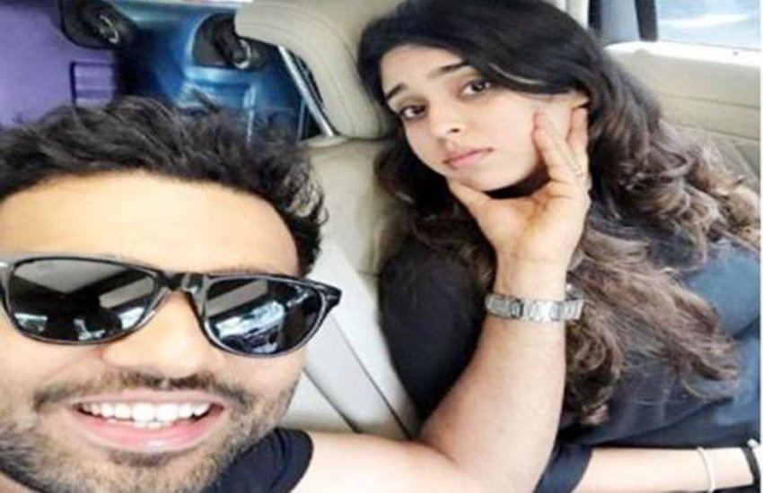 टीम इंडिया के हिटमैन रोहित शर्मा अपनी पत्नी रितिका के साथ। 