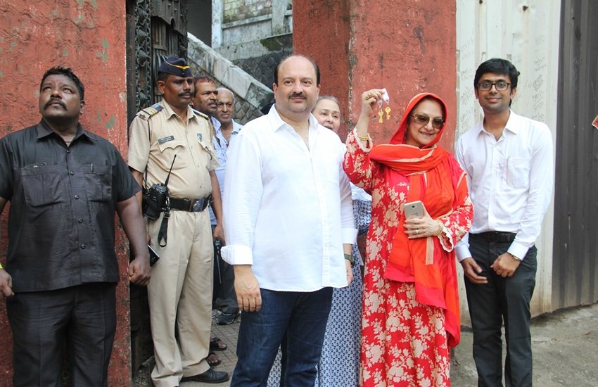 Dilip Kumar, saira banu, Saira Banu keys