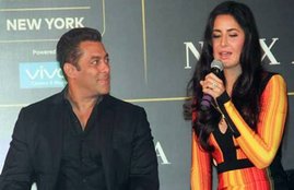 katrina-kaif, john-abraham, katrina-kaif first movie, katrina-kaif and jhon abraham, katrina kaif and salman khan, salman khan lough in katrina-kaif, katrina-kaif throw out-of-a-film Saaya