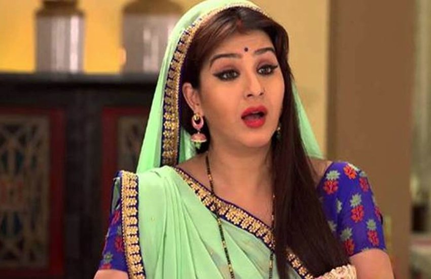 गाने में शिल्पा शिंदे के साथ बॉलीवुड के दिग्गज अभिनेता ऋषि कपूर भी ठुमके लगाते नजर आ रहे हैं। गाने में शिल्पा शिंदे के साथ बॉलीवुड के दिग्गज अभिनेता ऋषि कपूर भी ठुमके लगाते नजर आ रहे हैं।