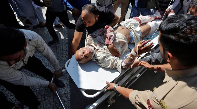 कश्मीरः मंत्री के काफिले पर आतंकियों ने ग्रेनाइड से किया हमला, 3 की मौत और अन्य घायल