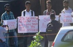 ऑस्ट्रेलियाई टीम की बस पर पथराव के बाद गुवाहाटी के फैंस ऐसे कर रहे हैं प्रायश्चित