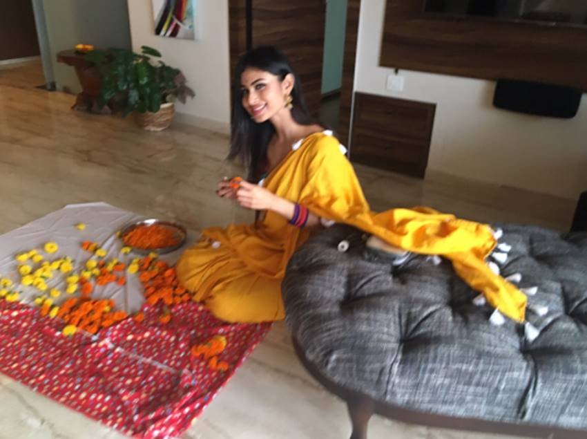Mouni Roy, Naagin, Naagin 2 actress, Mouni Roy, naagin actress mouni, Mouni Roy with Family, Mouni Roy with Friends, Mouni Enjoying Her Diwali, See Mouni Roy HD Pictures, Mouni Roy, Naagin, Naagin 2 actress, Mouni Roy, naagin actress mouni, Mouni Roy with Family, Mouni Roy with Friends, Mouni Enjoying Her Diwali, See Mouni Roy HD Pictures, bollywood news in hindi, television news in hindi