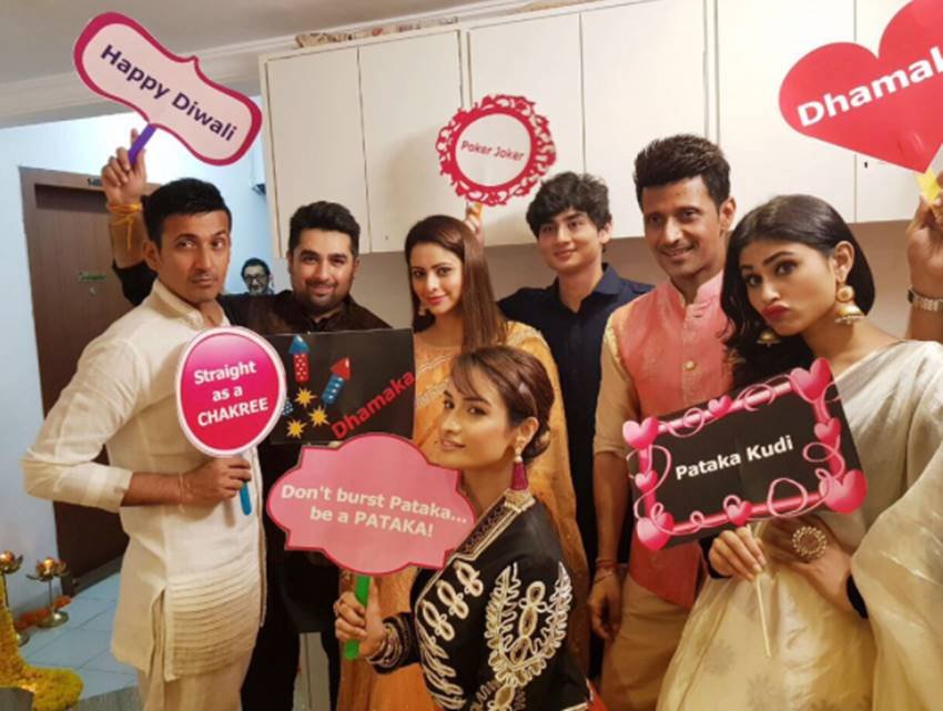 Mouni Roy, Naagin, Naagin 2 actress, Mouni Roy, naagin actress mouni, Mouni Roy with Family, Mouni Roy with Friends, Mouni Enjoying Her Diwali, See Mouni Roy HD Pictures, Mouni Roy, Naagin, Naagin 2 actress, Mouni Roy, naagin actress mouni, Mouni Roy with Family, Mouni Roy with Friends, Mouni Enjoying Her Diwali, See Mouni Roy HD Pictures, bollywood news in hindi, television news in hindi