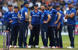 अंग्रेज क्रिकेटरों ने एम्सटर्डम की सड़क पर सेक्स टॉय से खेला, वीडियो वायरल हुआ तो मचा बवाल