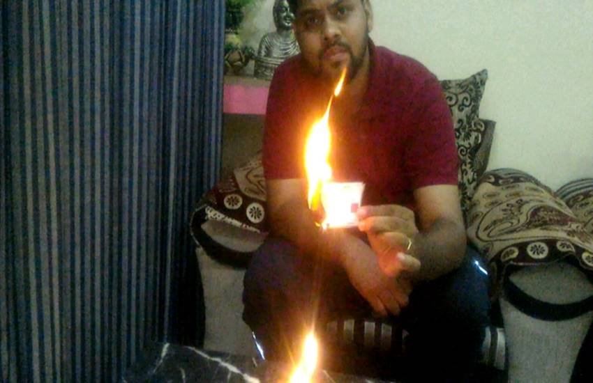 तस्वीर वीडियो का स्क्रीनशॉट है।