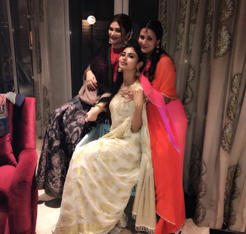 Mouni Roy, Naagin, Naagin 2 actress, Mouni Roy, naagin actress mouni, Mouni Roy with Family, Mouni Roy with Friends, Mouni Enjoying Her Diwali, See Mouni Roy HD Pictures, Mouni Roy, Naagin, Naagin 2 actress, Mouni Roy, naagin actress mouni, Mouni Roy with Family, Mouni Roy with Friends, Mouni Enjoying Her Diwali, See Mouni Roy HD Pictures, bollywood news in hindi, television news in hindi