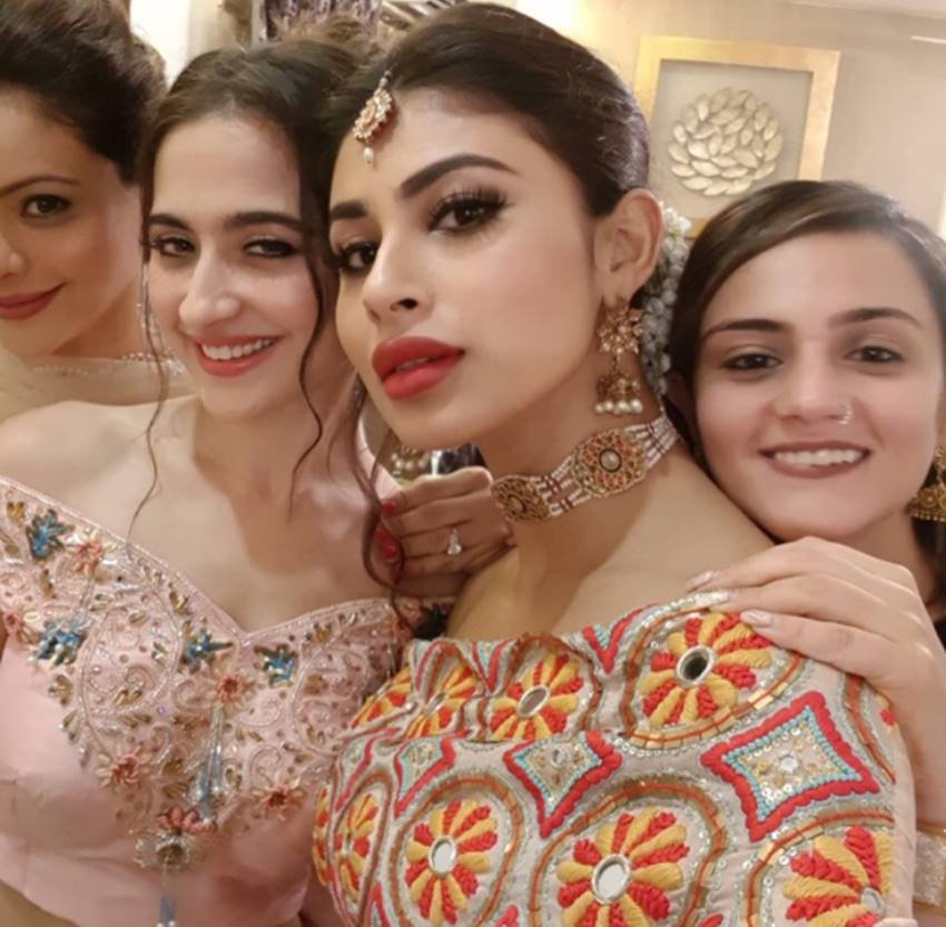 Mouni Roy, Naagin, Naagin 2 actress, Mouni Roy, naagin actress mouni, Mouni Roy with Family, Mouni Roy with Friends, Mouni Enjoying Her Diwali, See Mouni Roy HD Pictures, Mouni Roy, Naagin, Naagin 2 actress, Mouni Roy, naagin actress mouni, Mouni Roy with Family, Mouni Roy with Friends, Mouni Enjoying Her Diwali, See Mouni Roy HD Pictures, bollywood news in hindi, television news in hindi