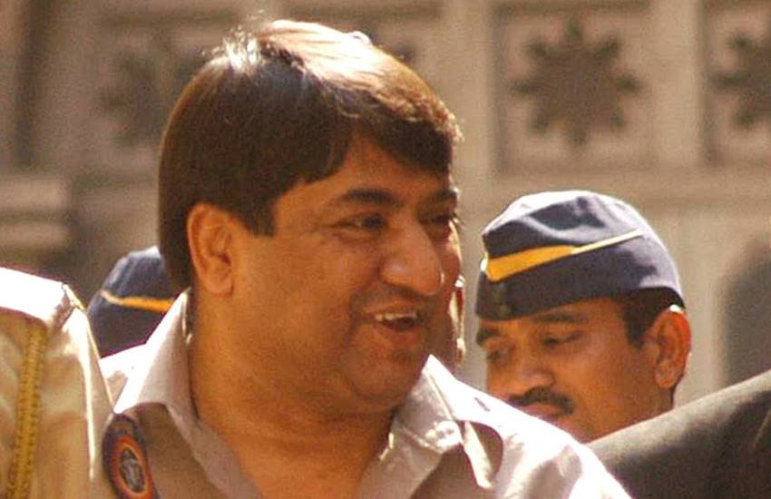 तेलगी को नवंबर 2001 में राजस्थान के अजमेर से गिरफ्तार किया गया था। वह तकरीबन 20 सालों से डायबिटीज और उच्च रक्तचाप से पीड़ित था।