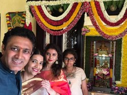 …जब टूटे जबड़े के साथ मैदान पर उतरे अनिल कुंबले, दर्द से कराहते चेहरे पर पट्टी बांधकर की बोलिंग