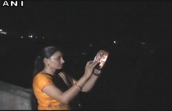 ड्यूटी पर तैनात था सैनिक पति, पत्‍नी ने BSF हेडक्‍वार्टर पर मनाया करवाचौथ