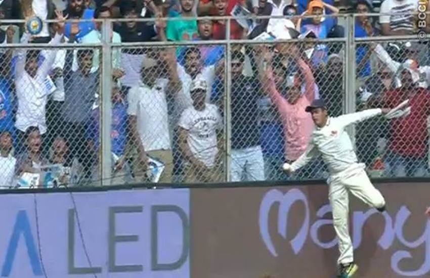 IND vs NZ: वानखेड़े में बॉल ब्‍वॉय ने पकड़ा गजब का कैच (फोटो सोर्स- सोशल)