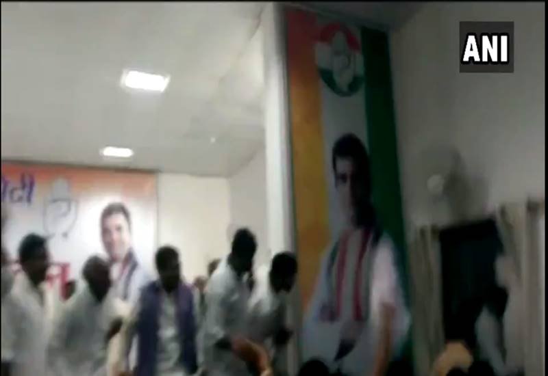 Ruckus at Bihar Pradesh Congress Committee after scuffle b/w supporters of its acting pres Kaukab Quadri & ex pres Ashok Choudhary