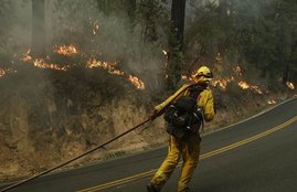 Fire, Fire in America, Spread to 100 miles, 40 Death, Fierce Fire, Fierce Fire Struck in America, Spread to 100 miles and 40 Death, Death Number, California wildfires, hundreds missing, hundreds missing in wildfires, wildfires in America, International News, Jansatta